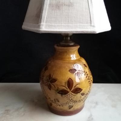 Lamp with Ivy Leaves Design
