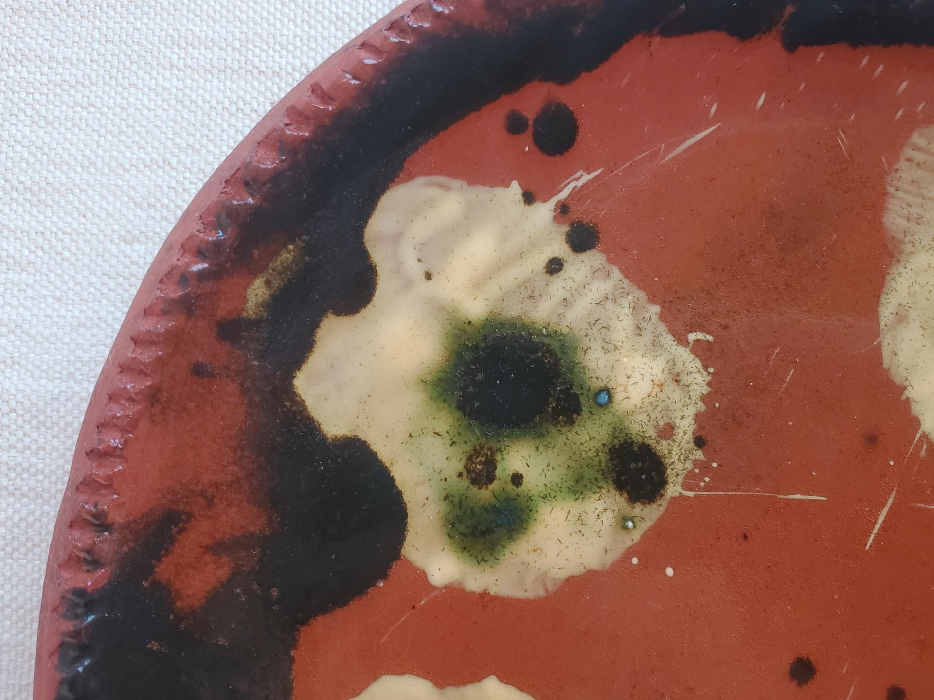 Redware 9 in. Plate with "Spangles and Daubs" Motif (b)