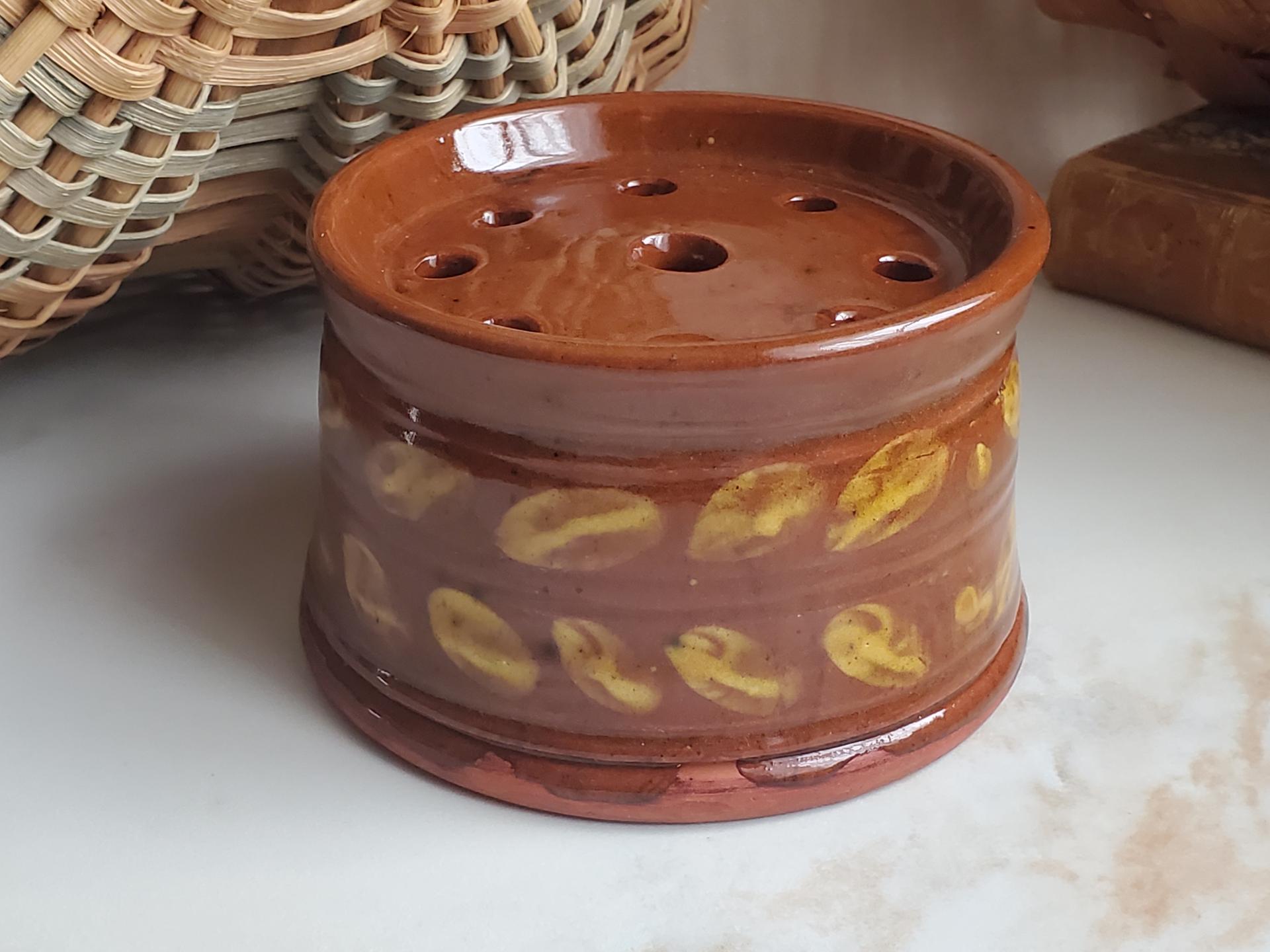 Redware Soap Dish with Slip Decoration, Pied Potter Hamelin