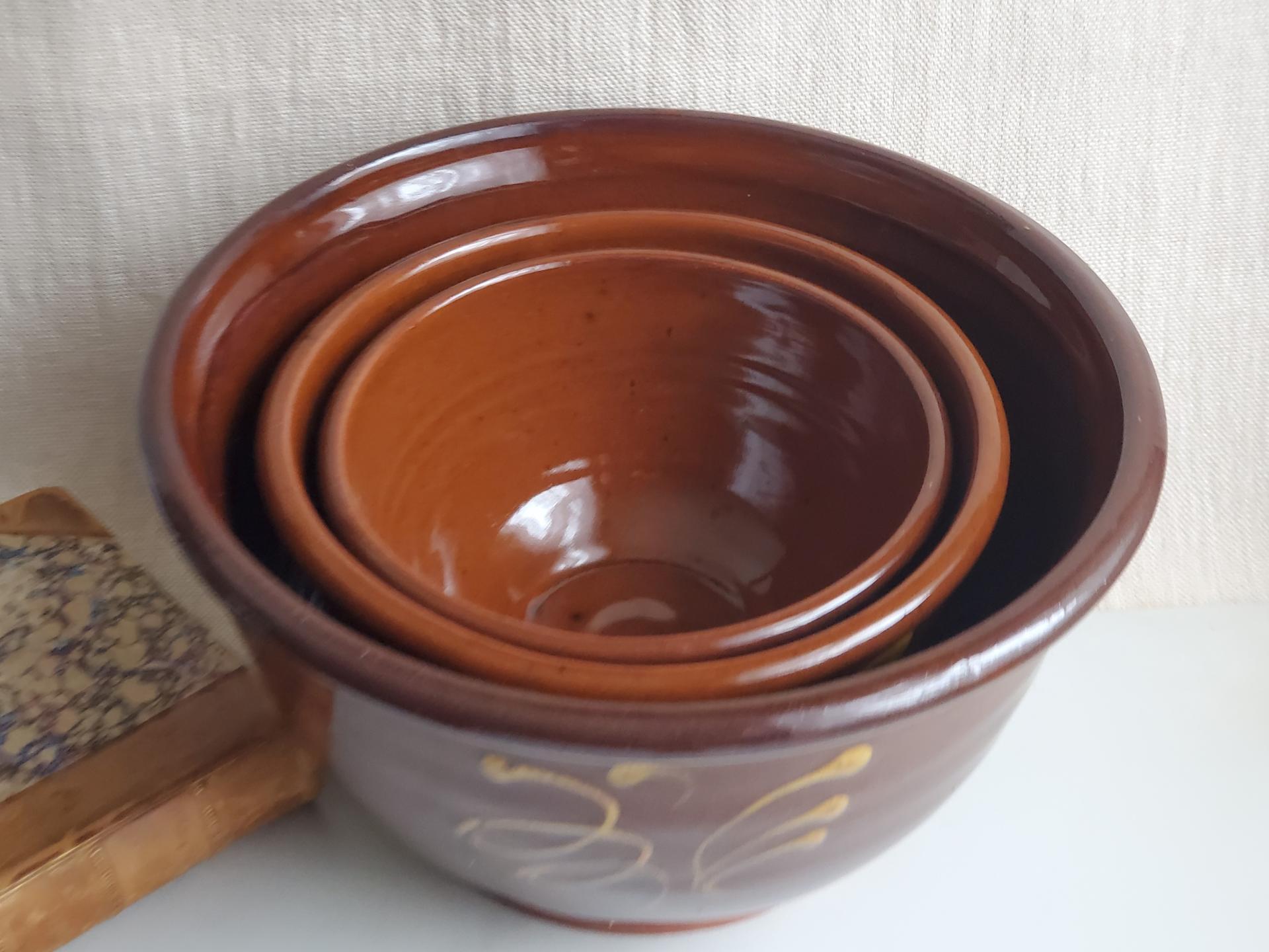 Custom Order Pied Potter Hamelin Redware Nesting Bowls, Feather Motif