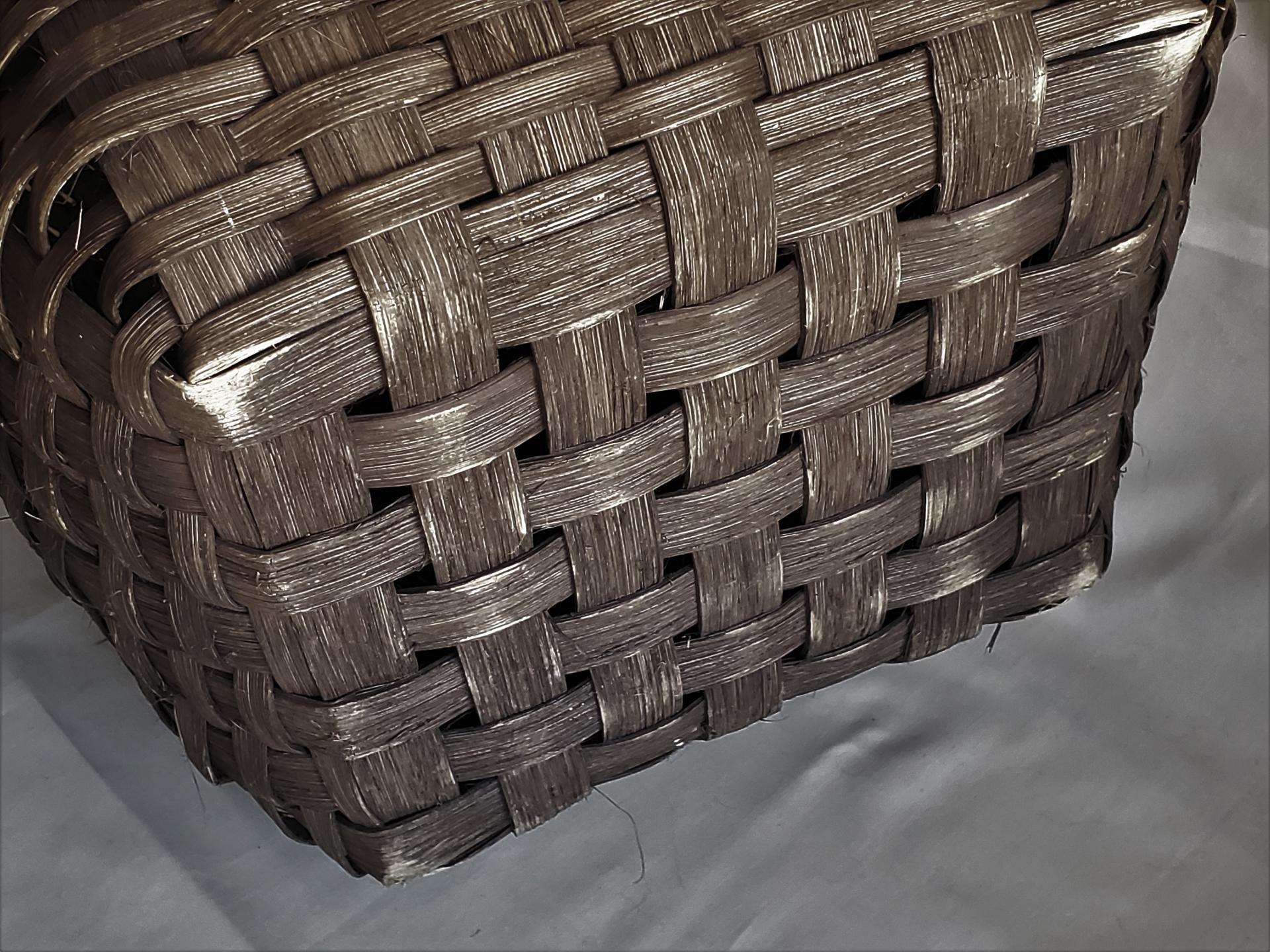 Large Primitive Splint Basket with Attached Lifting Lid