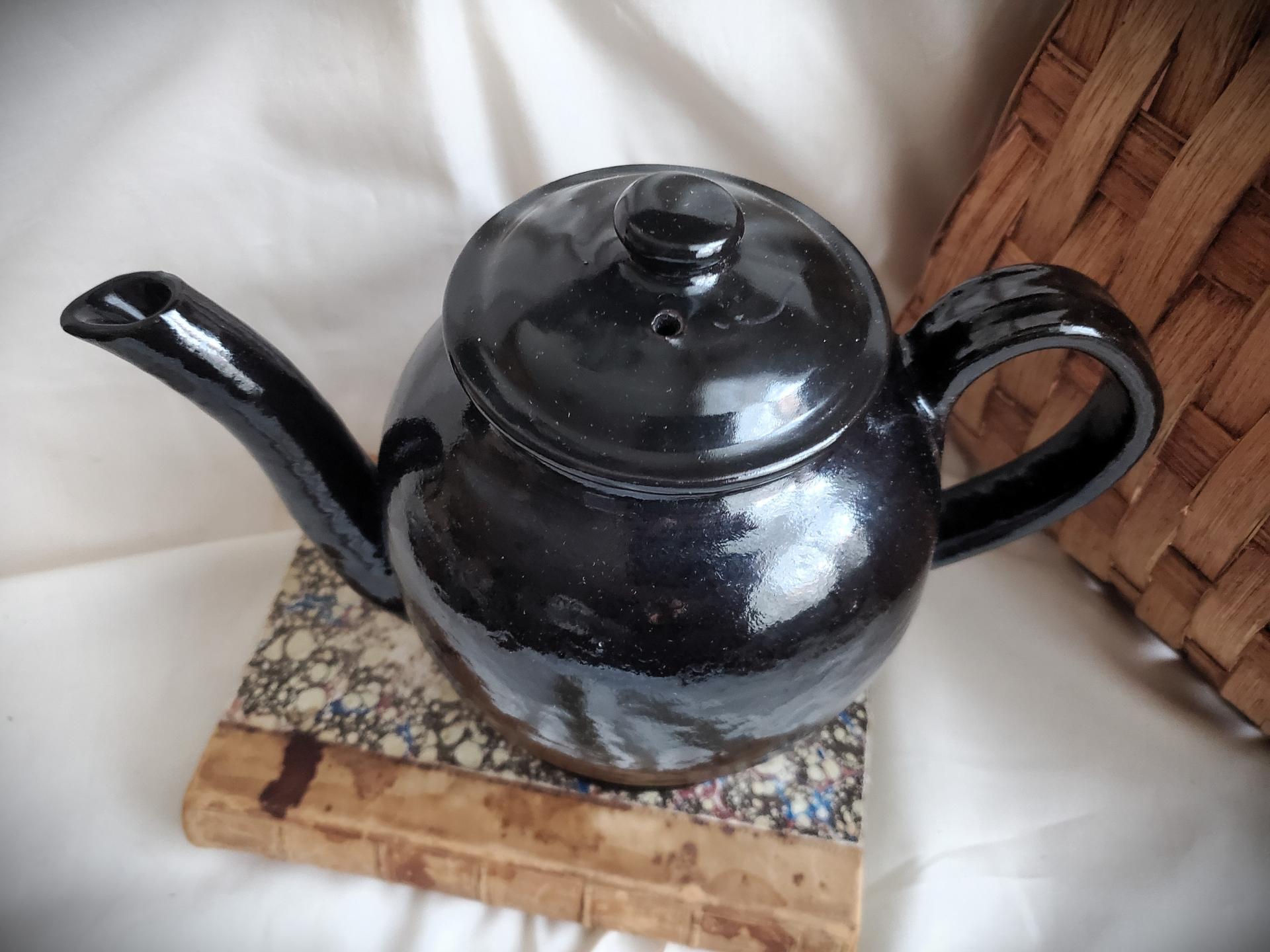 Thomas Crafts Replica Teapot, Ribbed Handle, Lead-Free Black Glaze, 7" High