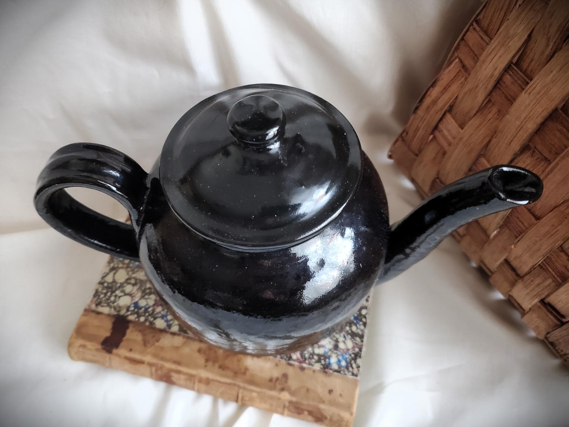 Thomas Crafts Replica Teapot, Ribbed Handle, Lead-Free Black Glaze, 7" High