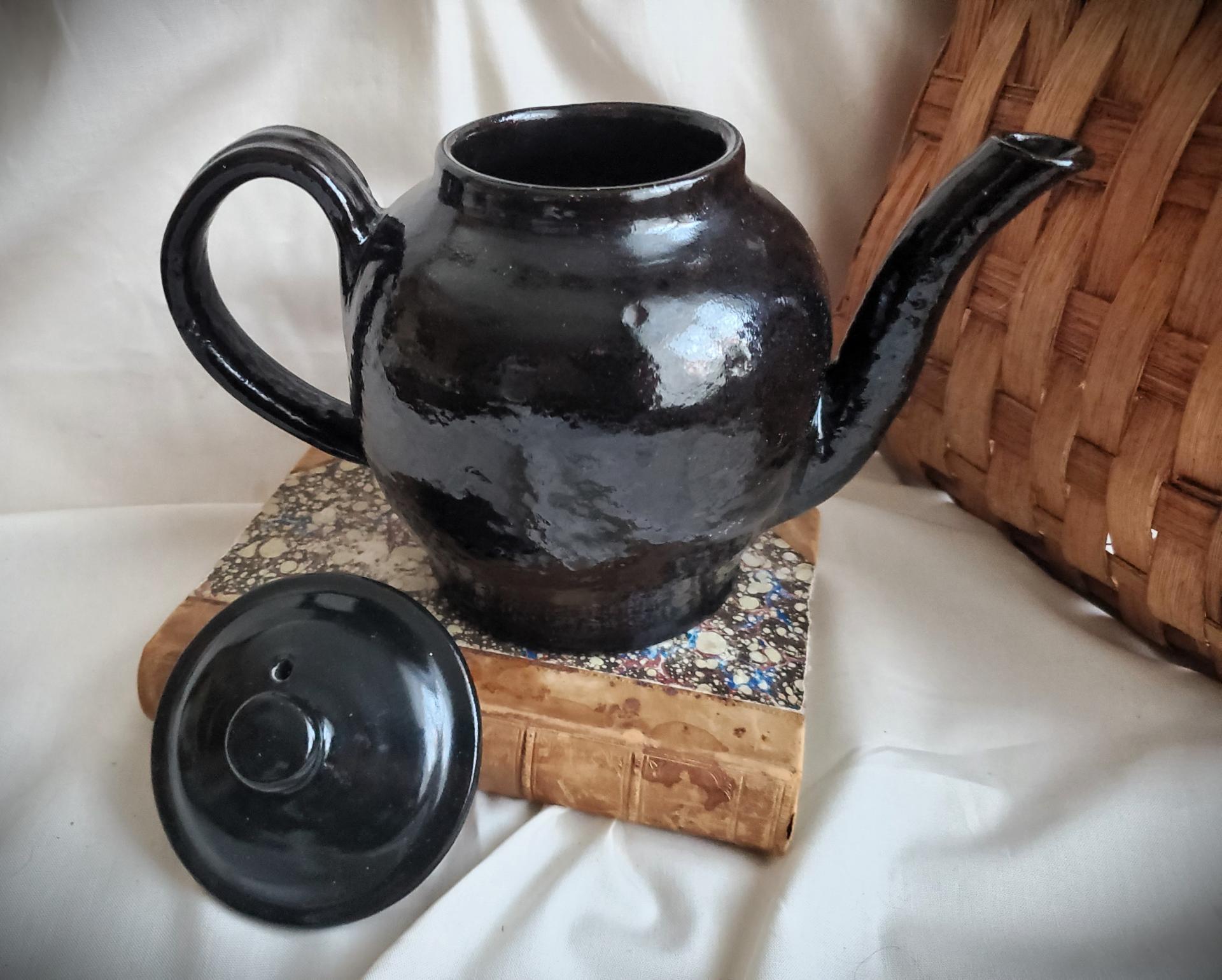 Thomas Crafts Replica Teapot, Ribbed Handle, Lead-Free Black Glaze, 7" High