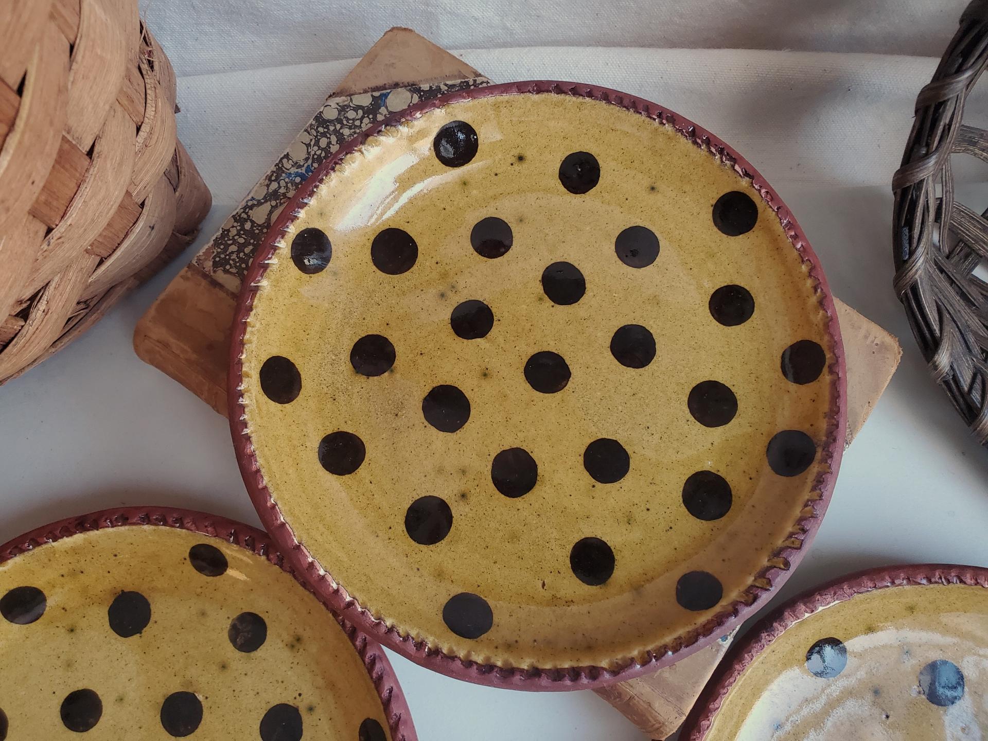 Redware 7 in. Plate Black Dots Decoration, Antiqued (c)