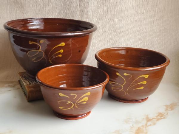 Custom Order Pied Potter Hamelin Redware Nesting Bowls, Feather Motif